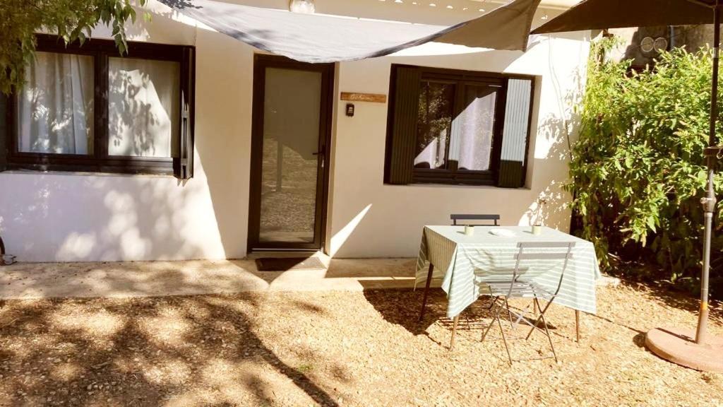 Superbe Appartement Boheme Dans Les Vignes Nîmes Exteriör bild